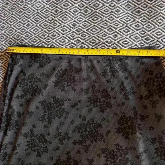 Vtg Express World Brand Grey Lace Midi Skirt - Size Medium - Picture 6 of 6